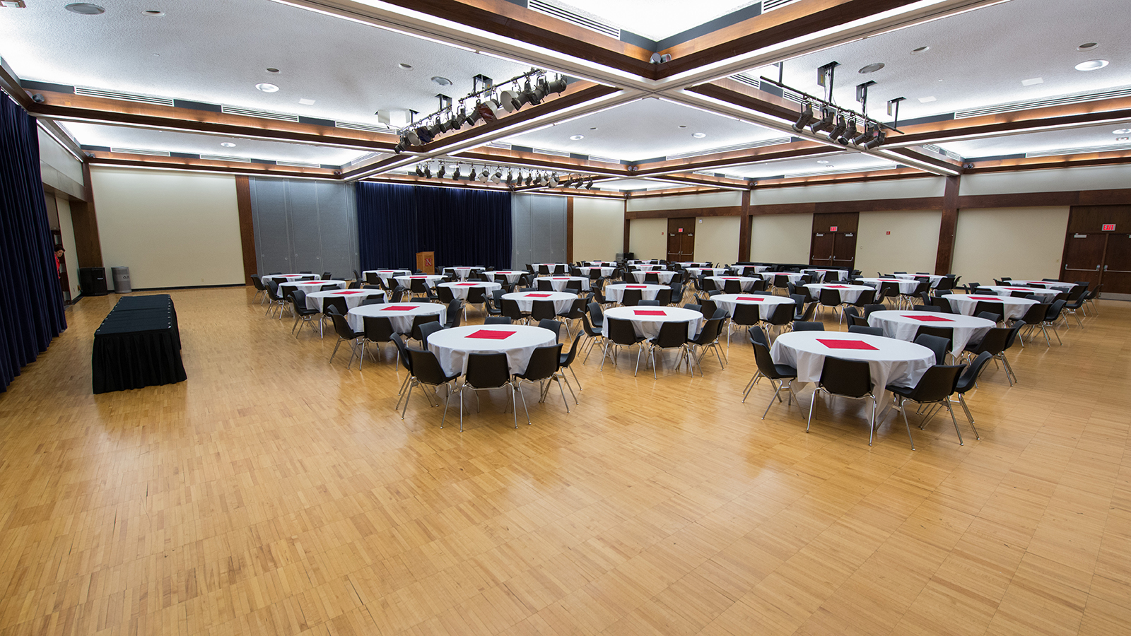 Students space in Nebraska Union.